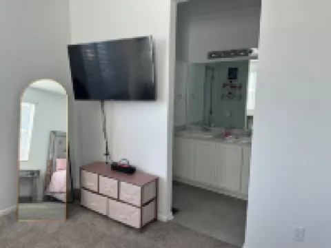 Cozy 2-bedroom townhome near DEN Airport pet friendly.