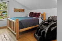 Mt. Rainier Chalet w/ Sauna-Game Table-Hot Tub-Massage Chair-EV-WiFi