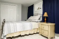 Newly Renovated 3 Bedroom Pool House
