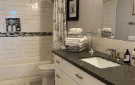 Lakefront Apartment on Beautiful Lake Tapps, Spectacular Views