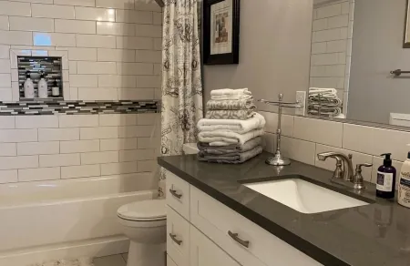 Waterfront - Hot Tub - Apartment on Beautiful Lake Tapps! What a view!