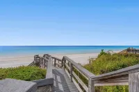 2 BR + Bunks - Gulf-Front Townhome on 30A! - 5 tähden