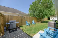 Family Friendly Beach Bungalow 2 blocks to beach, minutes from Hampton U & LAFB Hotel a Hampton