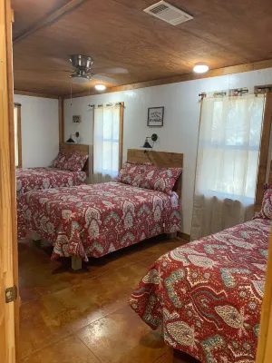 Hummingbird Cabin, located down Riverroad close to local shops and restaurants!