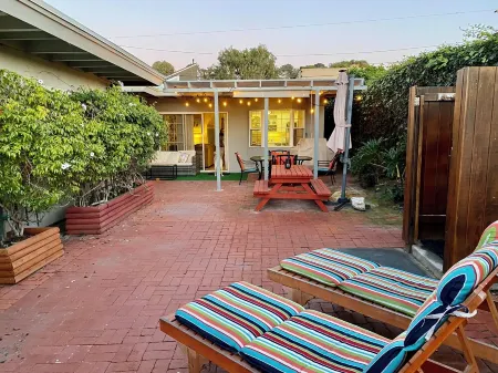 Surf, Stay & Play Del Mar Beach - 200 ft from Beach Отели рядом с достопримечательностью «Торрей Пайнс Стейт Бич»