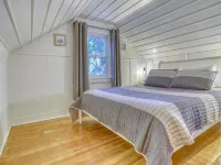 Cozy with Modern Comforts, EV Charger, Huge Fenced Yard, Last Minute Feb Deals