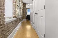 Gorgeous 2BR downtown condo near EVERYTHING!