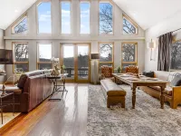 Quaint + Modern Lakeview Home on Sacandaga Lake Hotels in Day