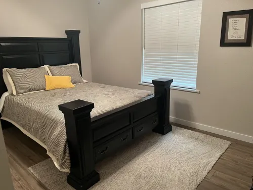 Heart of New Braunfels within minutes to Gruene, Schlitterbahn and downtown.