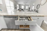 Cozy Hideaway! Spacious and Centrally Located. Pet Friendly!