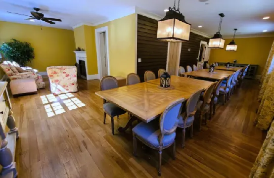 Oversized Country house, Quiet Retreat & Gathering space ~NEW !!!