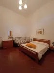 Spacious apartment strategically located for visiting Siena and province Hotels in Sovicille