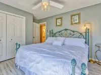 Peaceful downtown Sylva home, 3BR, porch, creek, Wifi Hotels in Sylva