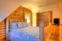 Cabin on Nantahala River! Dog-Friendly