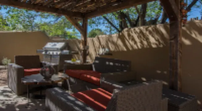 Read Our Reviews!  in Amazing Historic District, Easy Walk to Plaza & Canyon Rd.