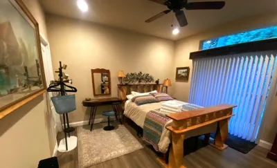 Cozy Retreat with the comforts of home! Huge deck, amazing views of Lake Samish 레드 스퀘어 주변 호텔