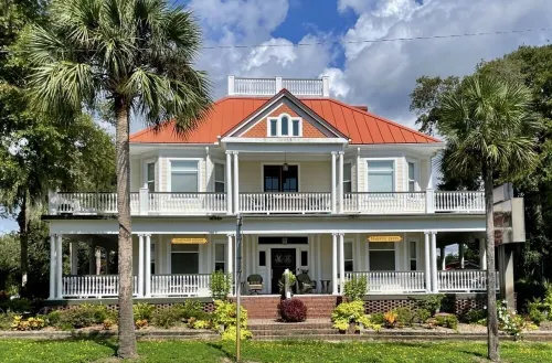 In the Heart of Apalachicola~Walk Everywhere!~Ivory Pearl Suite~Majestic Jewel