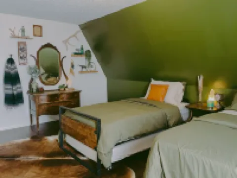 Totten Lake Lodge - Dreamy Desert A-Frame