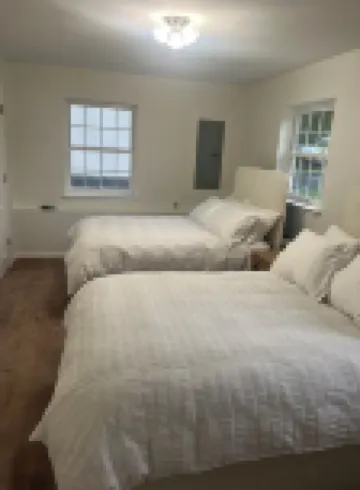 Experience luxury shopping paradise! 4-Bedroom Home & 7 mins to Woodbury Commons
