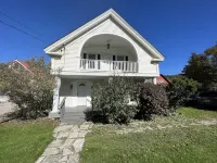 Modern 7Bd/3Ba Mountain Chalet w/ Hot tub, 3 minutes from Okemo Hotels near Black River Academy Museum