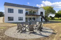 Luxury Beach Retreat: Private Beach + Bonus Tiny House - 4 estrellas