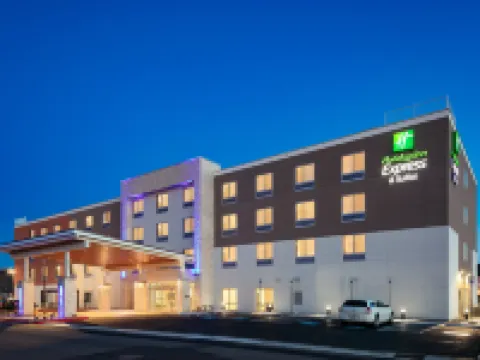 Holiday Inn Express & Suites MEDFORD by IHG Hotels in Medford