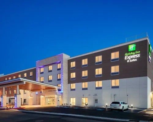 Holiday Inn Express & Suites MEDFORD by IHG Hotel di Medford