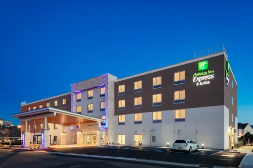 Holiday Inn Express & Suites MEDFORD by IHG