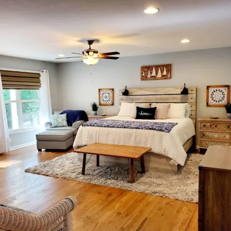5 Min. to Lake Allatoona/15 Min. to DT W'Stock/Firepit/Sleeps 7/Huge Deck!