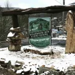 Twin Oaks at Linville, Private, Newly remodeled! فنادق في Altamont