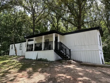 Modern 2 bed Home 10 mins from Dtown Gainesville