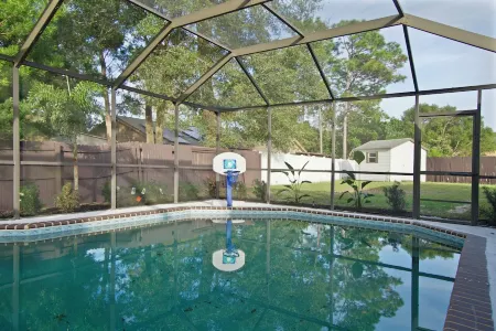 Moxy Luxe - Charming 4-bedroom house with AC and WiFi in delightful Casselberry