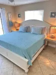 GEM! 3 BR BEACH HOUSE w/ HEATED POOL, short ride to the beach! Hotel a Naples Park
