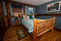 Hocking Hills Lodge w/hottub,10acre lake, with Basketball & Pickleball court