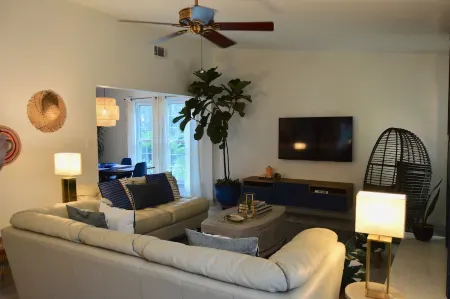 Best of both worlds - located between Savannah Downtown and Tybee Island.