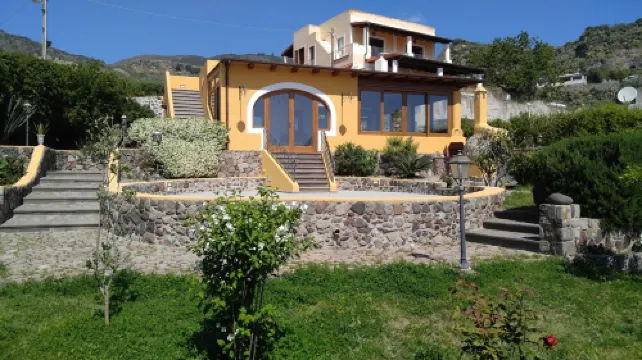 Villetta Marina (in the center of lipari 2 steps from the port)