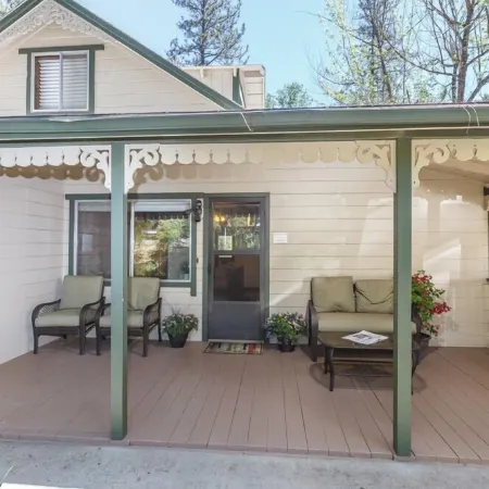 Yosemite vacation rental 30 minutes from Yosemite Valley's main gate.