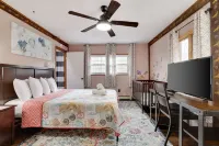 Secluded 4 BR-Heated Pool/Hot Tub/Game Room/Fishing Pond/Huge Deck/Fire Pit! Hotels in Chestnuthill Township