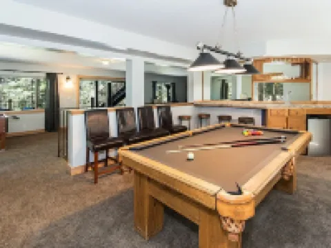 8 bedroom Estate close to the beach Hotels in Zephyr Cove–Round Hill Village