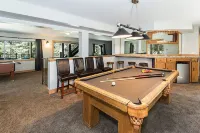 8 bedroom Estate close to the beach