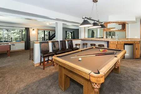 8 bedroom Estate close to the beach