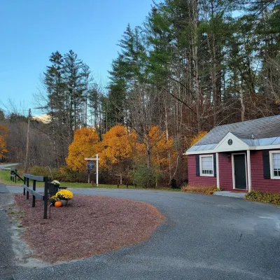 Cozy cottage on the river, minutes from skiing, horse events, and so much more! Hotels near Aqueduct Trails