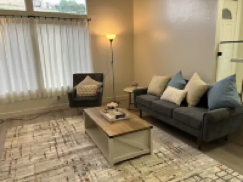 Newly remodeled House in Rowland Heights 4b3b 30 mins to Disneyland Hotels in Rowland Heights