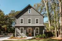 Newly built home in Five Points — 1 mile to UGA 아테네 웨스트 쇼핑센터 주변 호텔