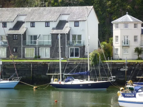 Harbour-Side Apartment In Porthmadog With Stunning Views
