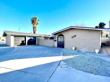 A.L.I. Place is a newly renovated 3 bedroom/2 bathroom home 5 min. from airport.