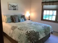 The Farmhouse- country charm, room for family visiting, relaxing, or gathering