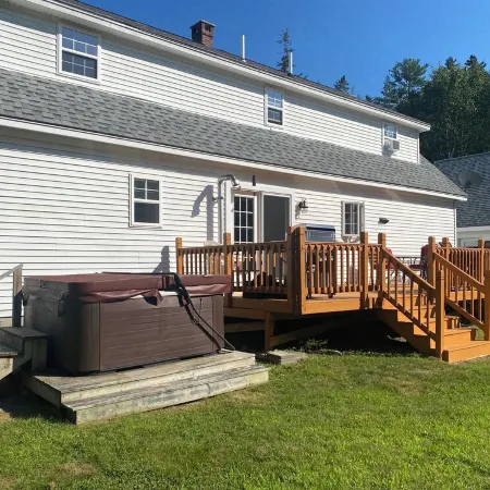 Bar Harbor 5 bedroom 3 bath with hot tub and large backyard