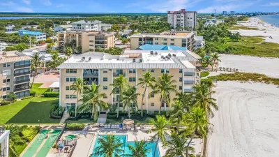 On the Sand! Beachfront Pool & Views! Walk to Everything! Pink Shell Beach Resort & Marina附近的飯店