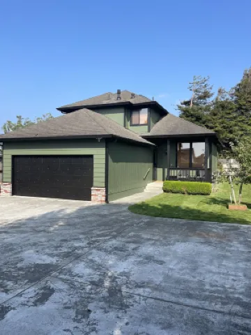 Close to the beach, redwood forest and restaurants yet private. Hotels in McKinleyville